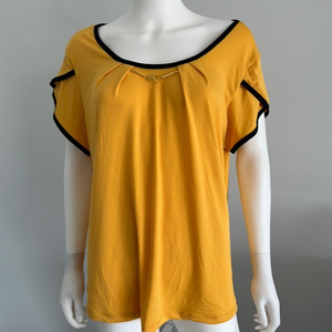 Adrienne Vittadini top yellow and black piping spandex material‎